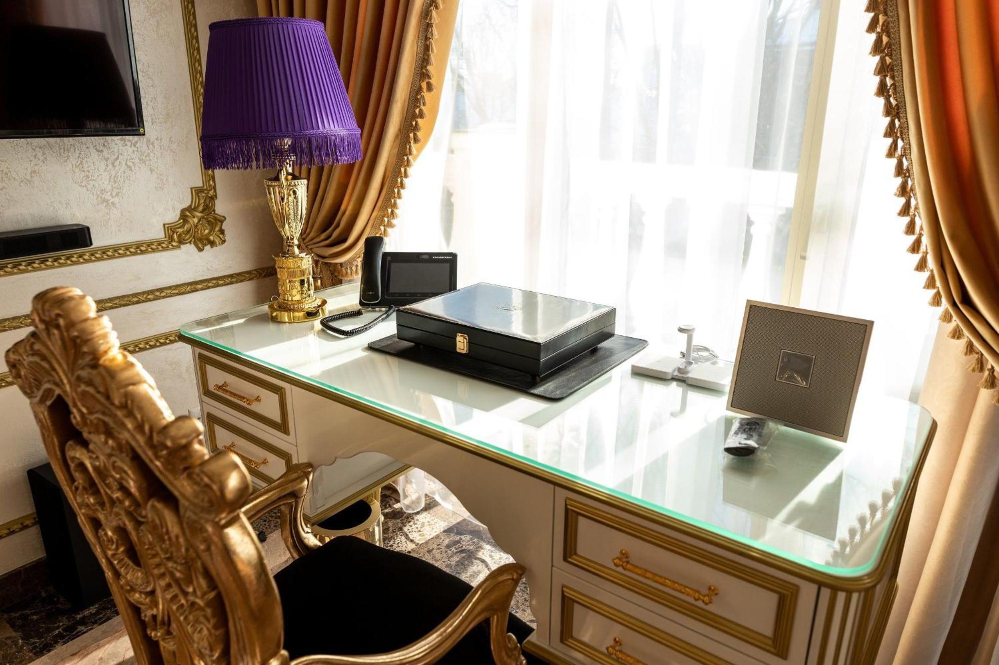 Royal Palace Luxury Hotel And Spa Khmelʼnytsʼkyy Стая снимка