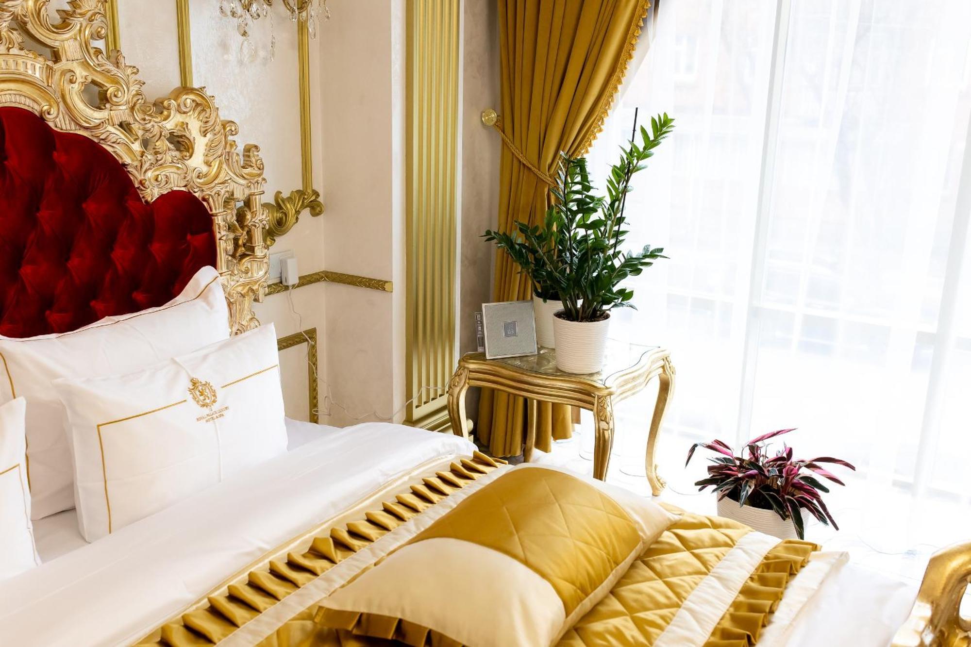 Royal Palace Luxury Hotel And Spa Khmelʼnytsʼkyy Стая снимка