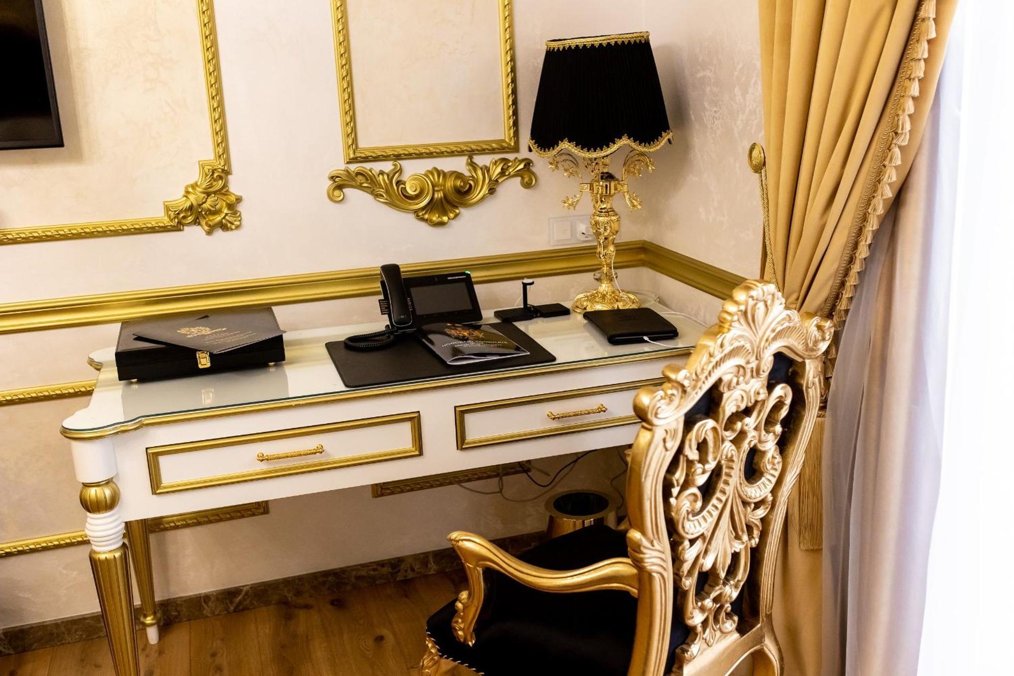 Royal Palace Luxury Hotel And Spa Khmelʼnytsʼkyy Стая снимка