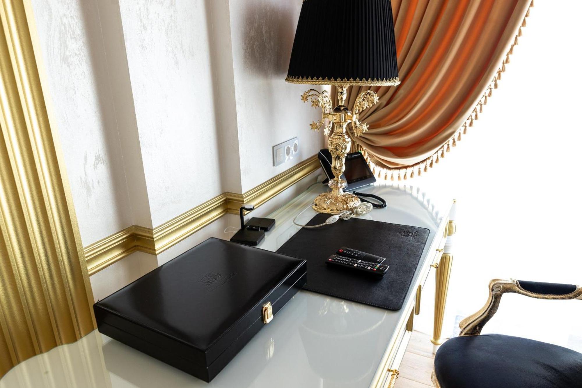 Royal Palace Luxury Hotel And Spa Khmelʼnytsʼkyy Стая снимка