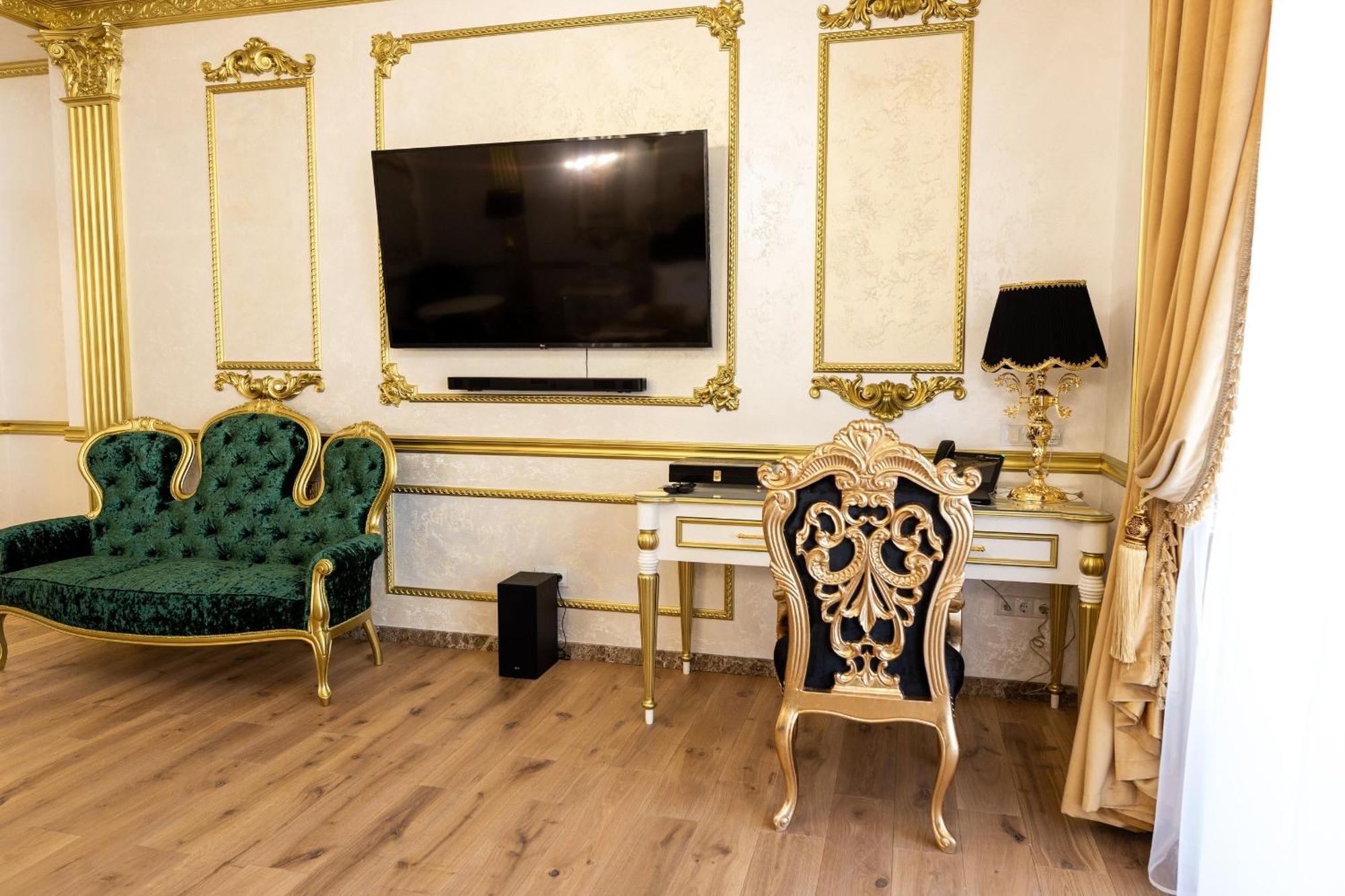 Royal Palace Luxury Hotel And Spa Khmelʼnytsʼkyy Стая снимка