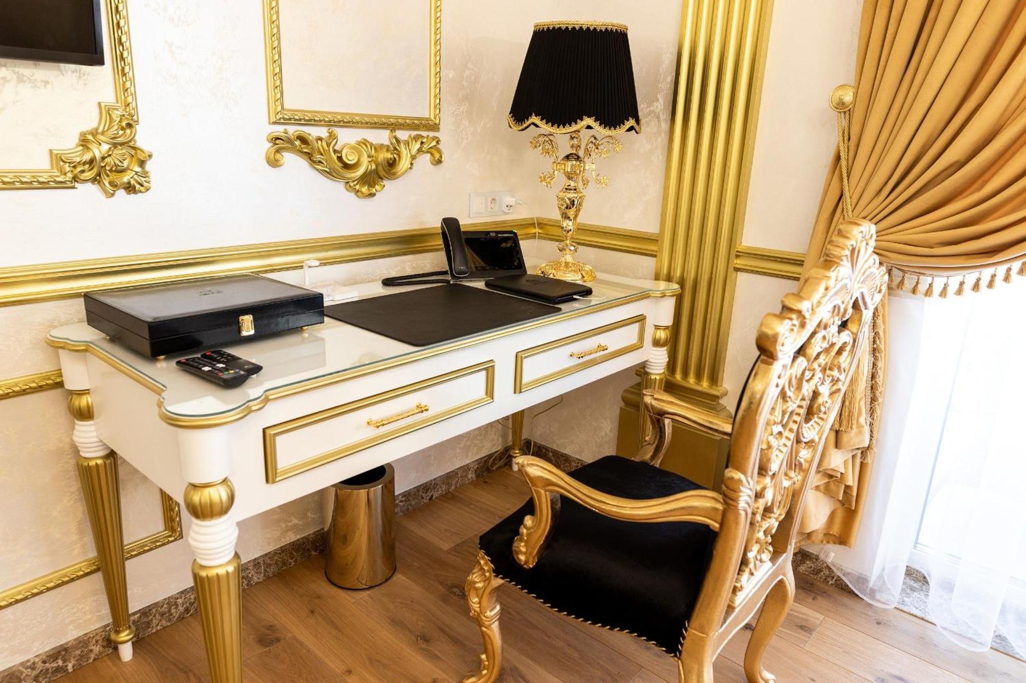 Royal Palace Luxury Hotel And Spa Khmelʼnytsʼkyy Стая снимка