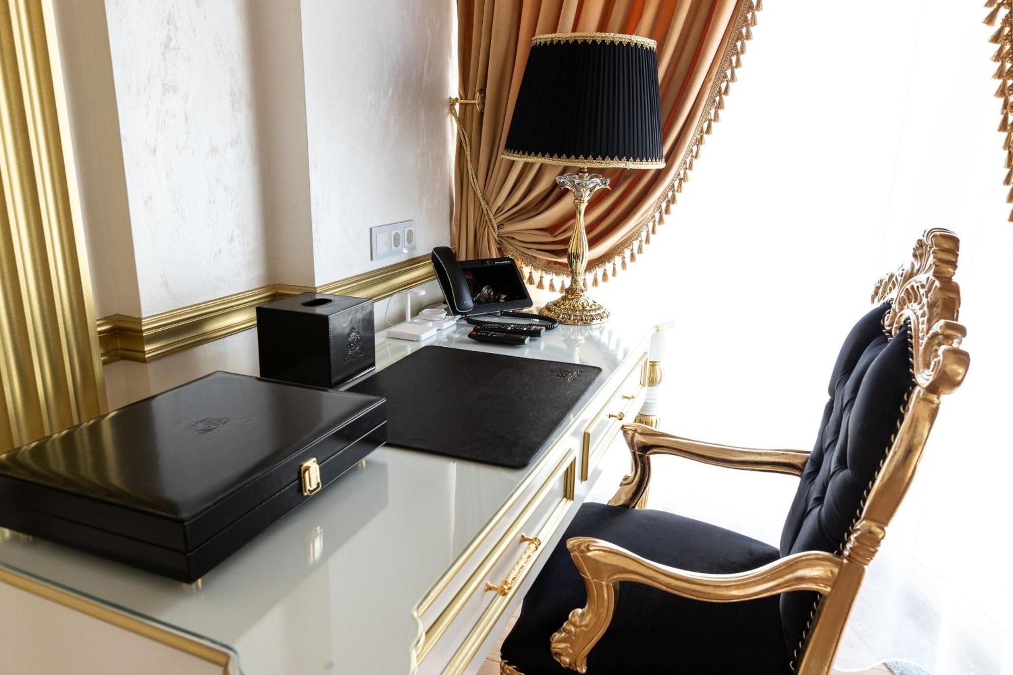 Royal Palace Luxury Hotel And Spa Khmelʼnytsʼkyy Стая снимка
