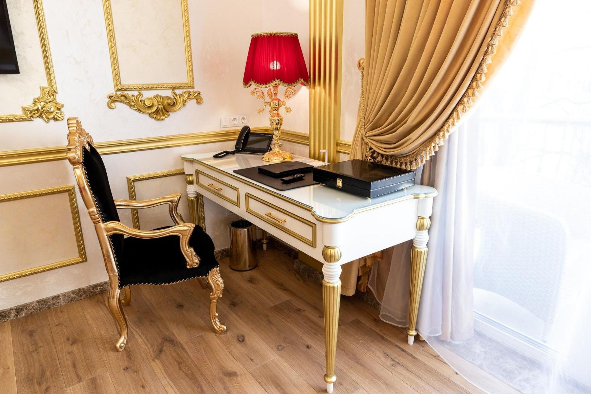 Royal Palace Luxury Hotel And Spa Khmelʼnytsʼkyy Стая снимка